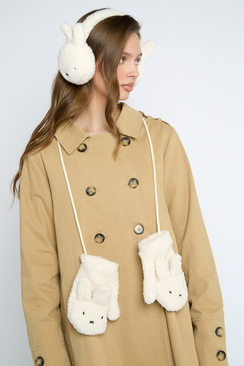 Miffy x Daisy St. Cream Borg Mittens