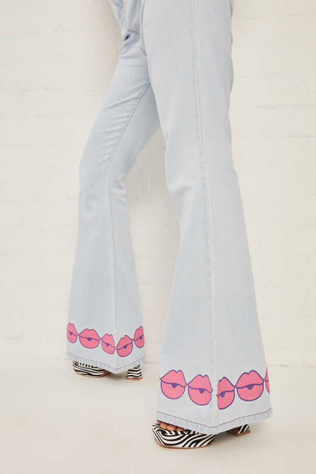 Daisy Street X Bratz Vintage Fit Flare Jeans in Light Wash Denim