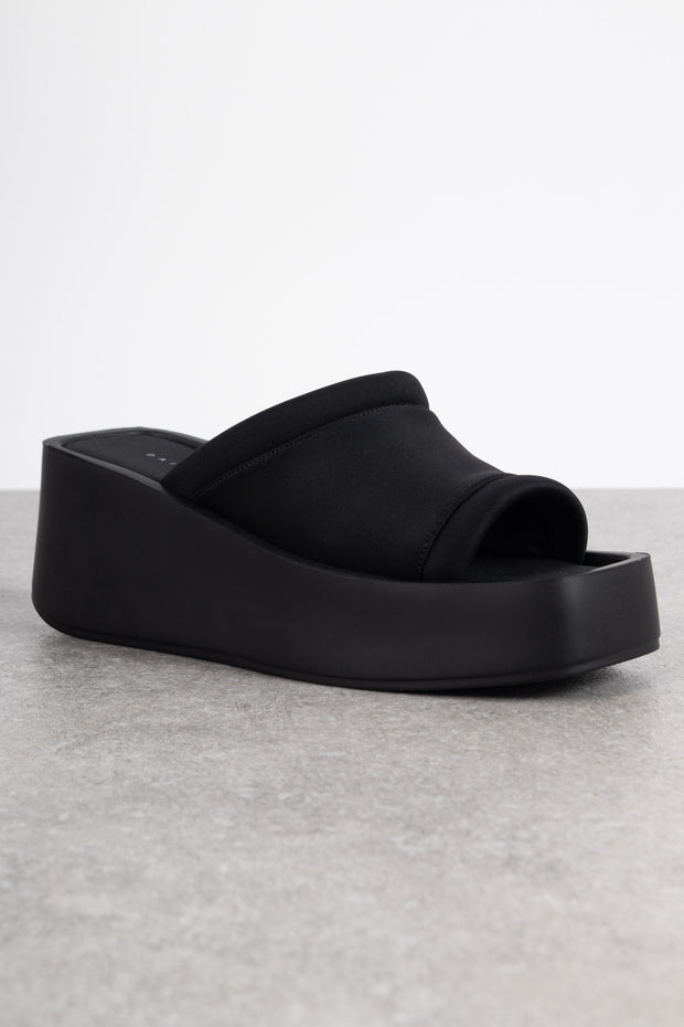 Daisy Street Chunky Sole Sandals in Black